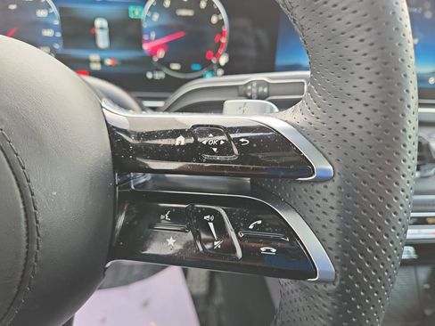 Used 2025 Mercedes-Benz GLS 580 4MATIC image 24