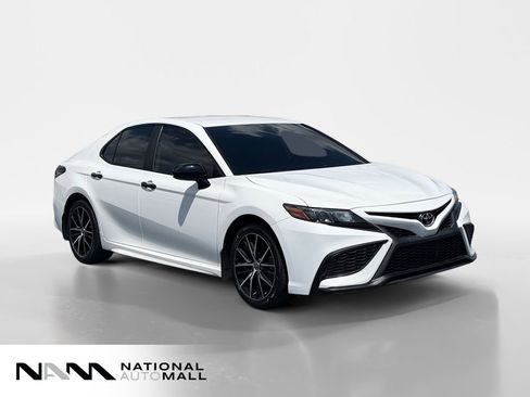 Used 2021 Toyota Camry SE FWD image 7