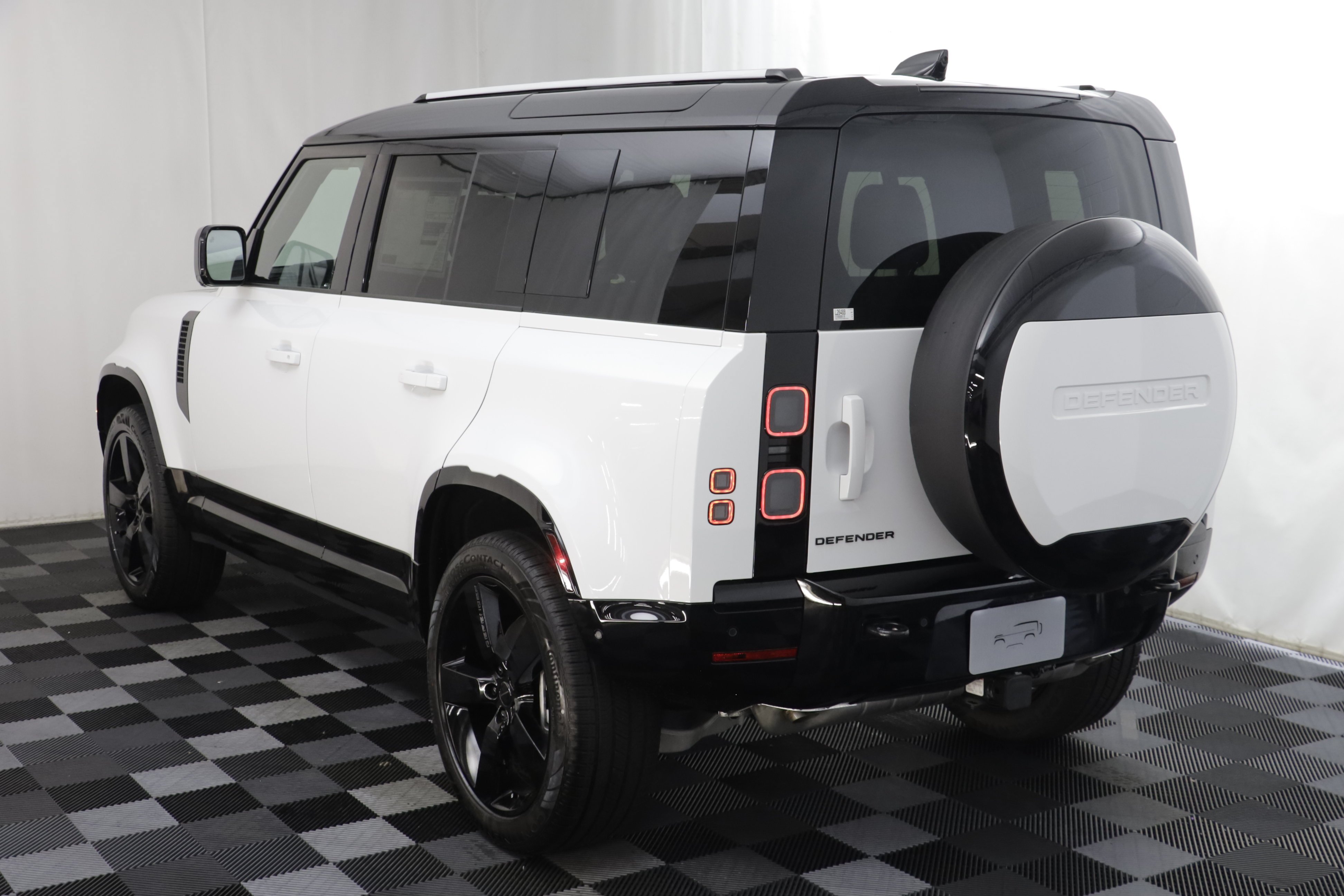 New 2026 Land Rover Defender 110 X-Dynamic SE AWD/4WD image 17