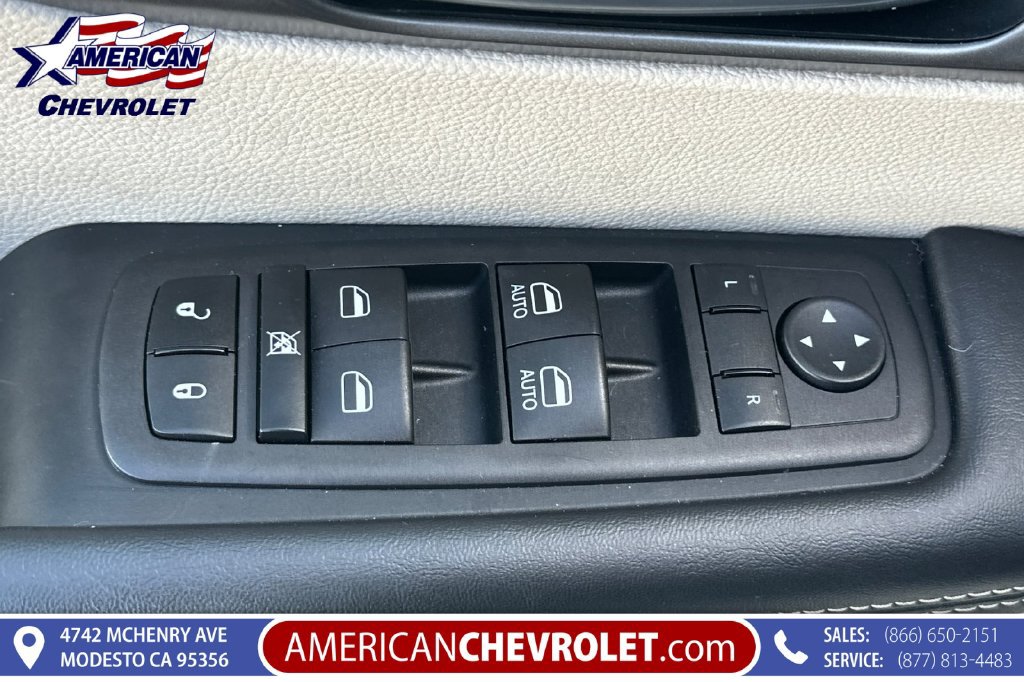 Used 2023 Chrysler Pacifica Touring-L FWD image 12