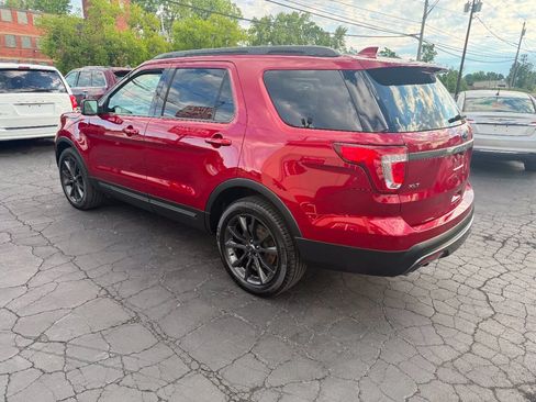 Used 2017 Ford Explorer XLT w/ Equipment Group 202A AWD/4WD image 4