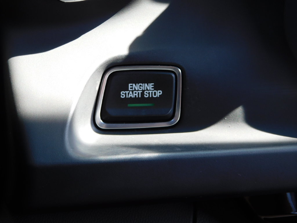 Used 2020 Chevrolet Camaro LT RWD image 27