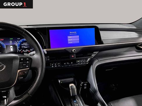 Certified 2025 Toyota Crown Signia AWD/4WD image 7