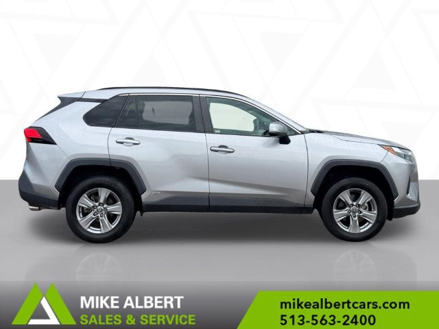 Used 2022 Toyota RAV4 XLE AWD/4WD image 3