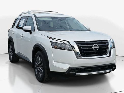 Used 2025 Nissan Pathfinder SL w/ SL Premium Package image 2