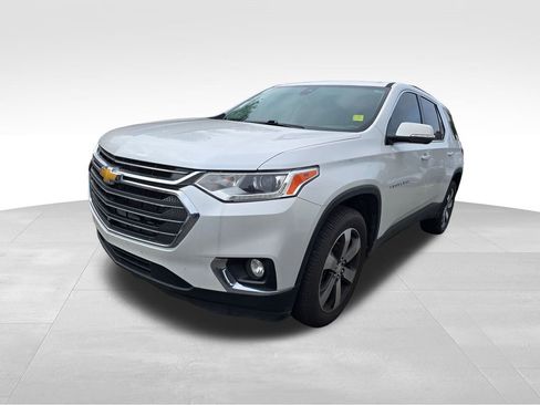 Used 2020 Chevrolet Traverse LT w/ LT Premium Package image 4