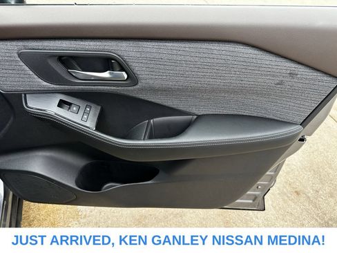 Certified 2023 Nissan Rogue SV FWD image 22