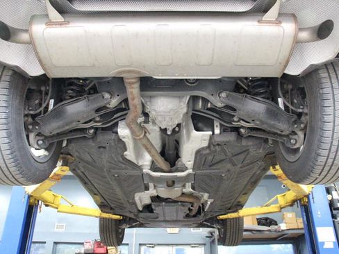 Used 2022 Mercedes-Benz GLC 300 4MATIC w/ Premium Package Lite image 96