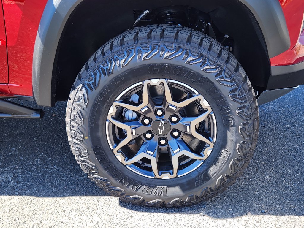 New 2026 Chevrolet Colorado ZR2 w/ Technology Package AWD/4WD image 6