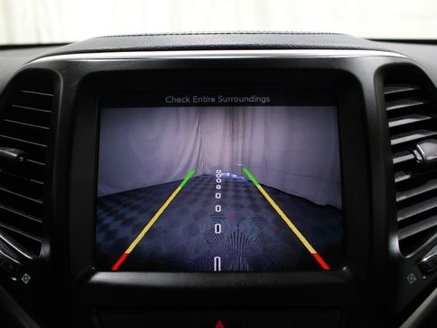 Used 2015 Jeep Cherokee Latitude AWD/4WD image 12