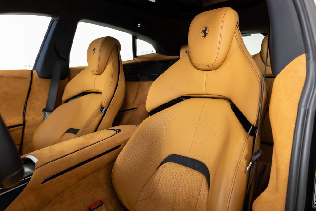 Used 2025 Ferrari Purosangue AWD/4WD image 59
