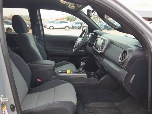 Used 2020 Toyota Tacoma TRD Off-Road w/ Technology Package AWD/4WD image 29