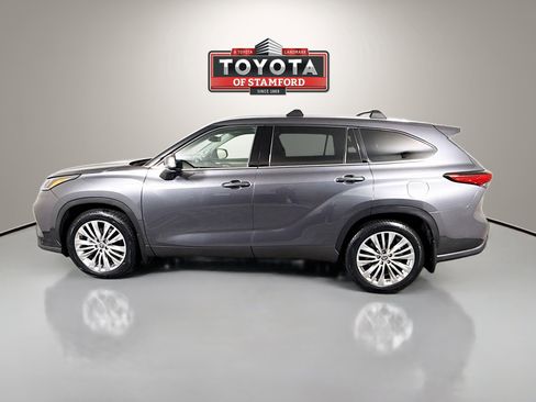 Used 2023 Toyota Highlander Platinum AWD/4WD image 4