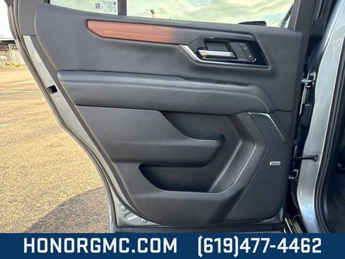 Used 2025 GMC Yukon Denali image 18