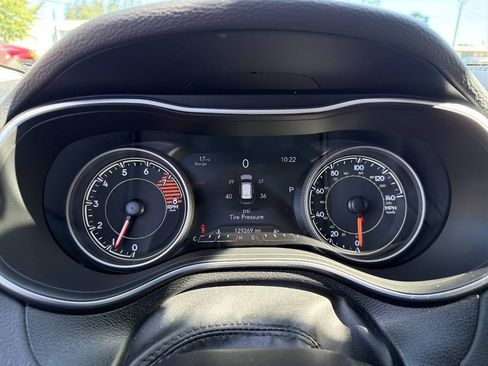 Used 2019 Jeep Cherokee Limited w/ Technology Group AWD/4WD image 34