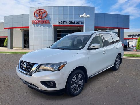 Used 2017 Nissan Pathfinder SV w/ Trailer Tow Package image 4
