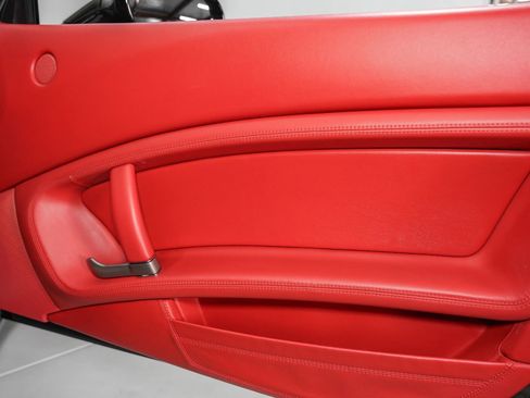 Used 2010 Ferrari California RWD image 38