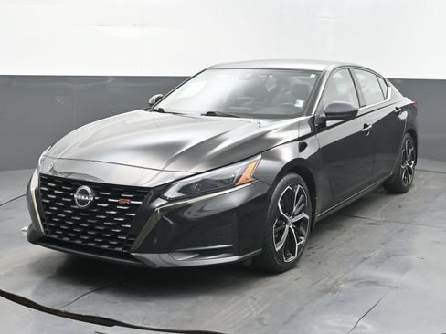 Certified 2023 Nissan Altima 2.5 SR FWD image 3