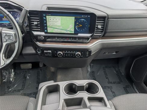Used 2025 Chevrolet Silverado 2500 LT w/ Convenience Package AWD/4WD image 18
