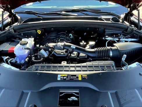 New 2025 Jeep Grand Cherokee Limited w/ Luxury Tech Group II image 9