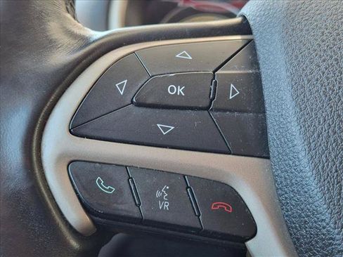 Used 2015 Jeep Cherokee Latitude AWD/4WD image 14
