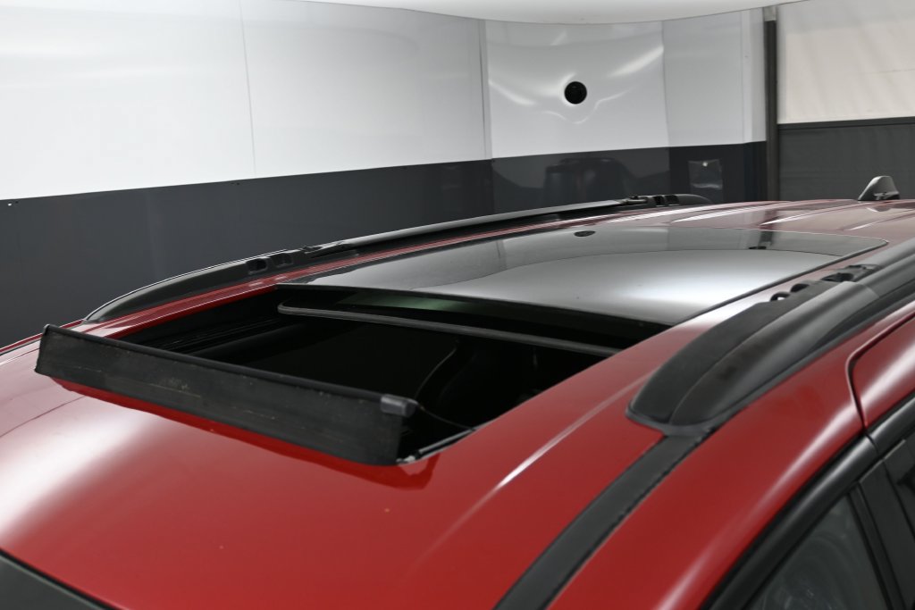 Used 2025 Chrysler Pacifica Limited FWD image 11