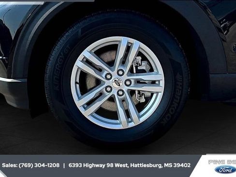 Certified 2024 Ford Explorer XLT w/ Equipment Group 202A image 7