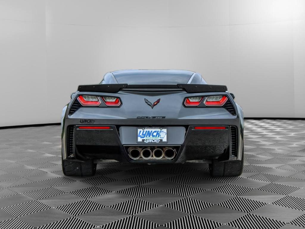 Used 2017 Chevrolet Corvette Z06 RWD image 3