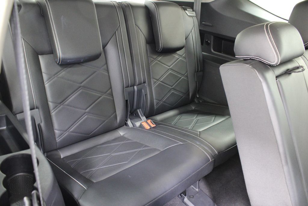 Used 2025 Volkswagen Atlas SE AWD/4WD image 19