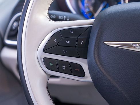 Used 2020 Chrysler Pacifica Limited w/ Tire & Wheel Group image 18