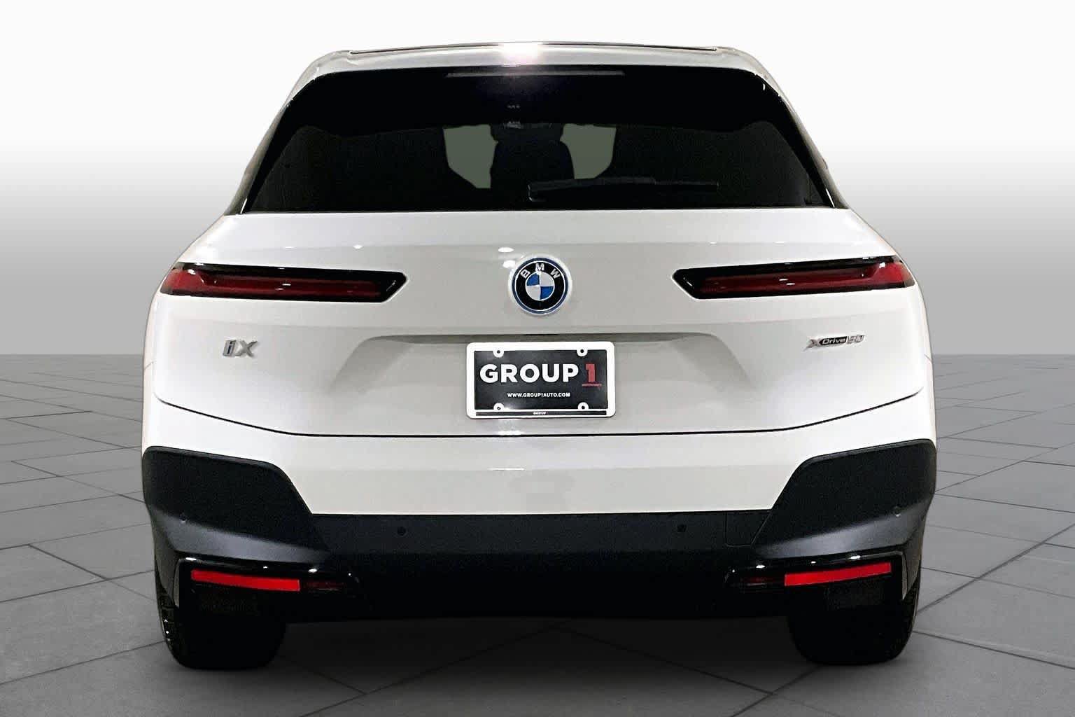 Used 2024 BMW iX xDrive50 w/ Convenience Package AWD/4WD image 4
