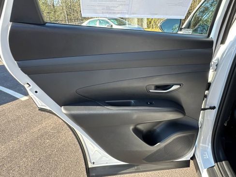 New 2026 Hyundai Tucson SE image 11