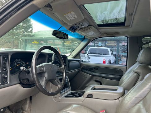 Used 2003 Chevrolet Suburban 2500 LT w/ LT Preferred Equipment Group image 6