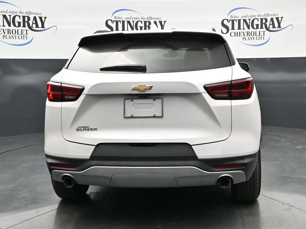 Used 2025 Chevrolet Blazer LT w/ Sound & Technology Package FWD image 6