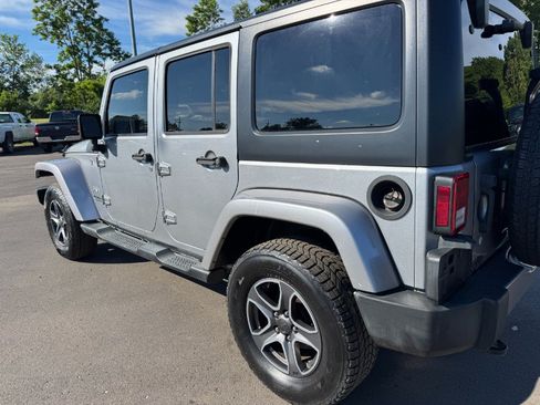 Used 2016 Jeep Wrangler Unlimited Sahara AWD/4WD image 10