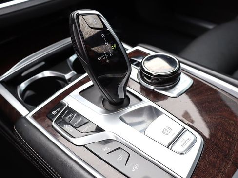 Used 2016 BMW 750i xDrive AWD/4WD image 42