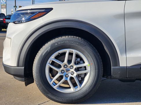 New 2026 Ford Explorer Active image 9