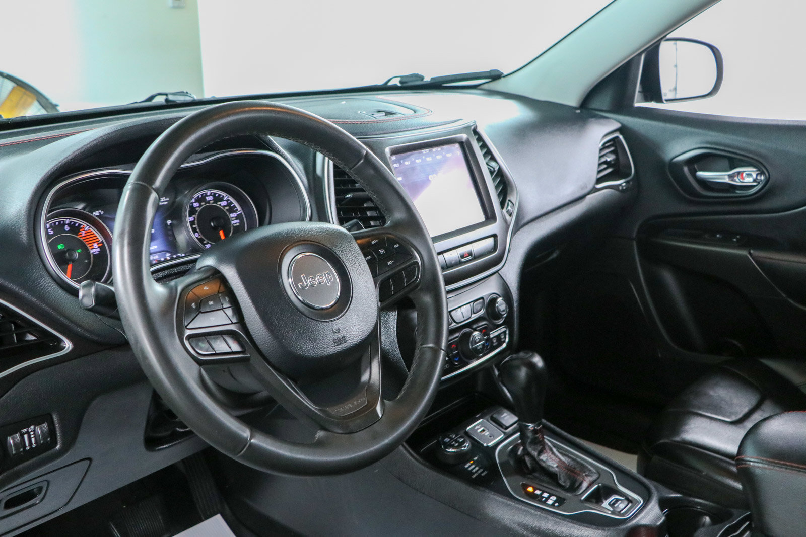 Used 2020 Jeep Cherokee Trailhawk w/ Trailer Tow Group AWD/4WD image 22