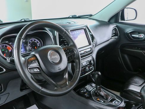 Used 2020 Jeep Cherokee Trailhawk w/ Trailer Tow Group AWD/4WD image 22