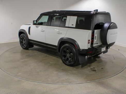 Used 2023 Land Rover Defender 110 X-Dynamic SE image 3