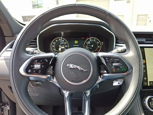 Certified 2025 Jaguar F-PACE R-Dynamic S image 20