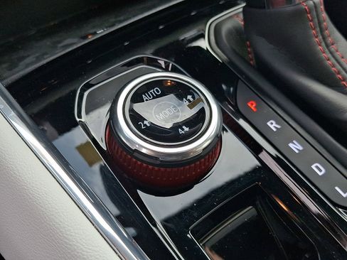 Used 2024 GMC Canyon AT4X w/ AT4X AEV Edition image 24