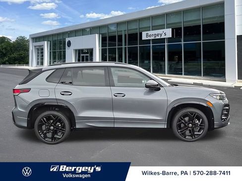 Certified 2026 Volkswagen Tiguan SE R-Line AWD/4WD image 5