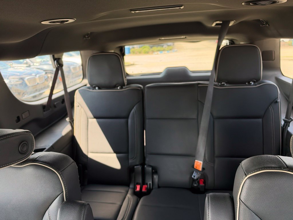 Used 2023 GMC Yukon XL SLT w/ SLT Luxury Package RWD image 25