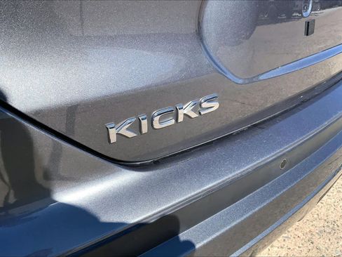 Used 2022 Nissan Kicks S image 10