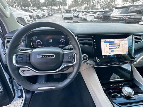 Used 2023 Jeep Wagoneer L 4WD image 12