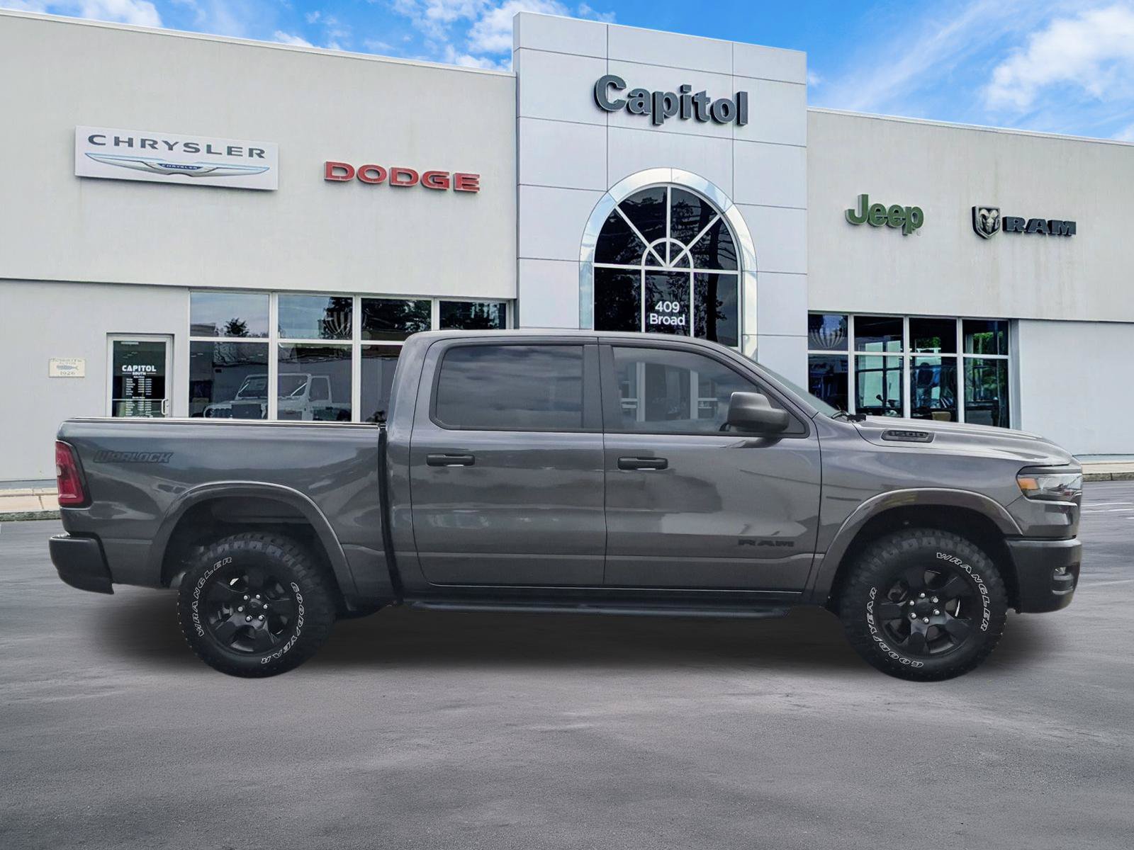 Used 2025 RAM 1500 Warlock AWD/4WD image 2