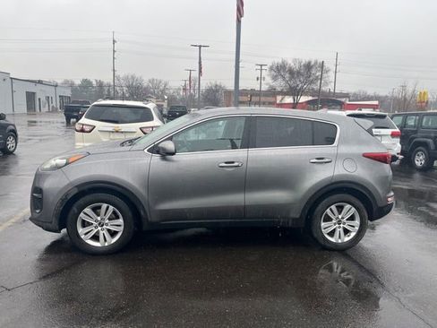 Used 2017 Kia Sportage LX image 2