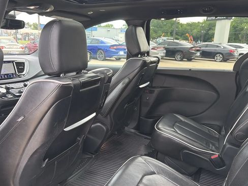 Used 2018 Chrysler Pacifica Limited w/ Advanced Safetytec Group FWD image 40