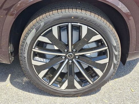 New 2025 Volvo XC90 T8 Core image 5